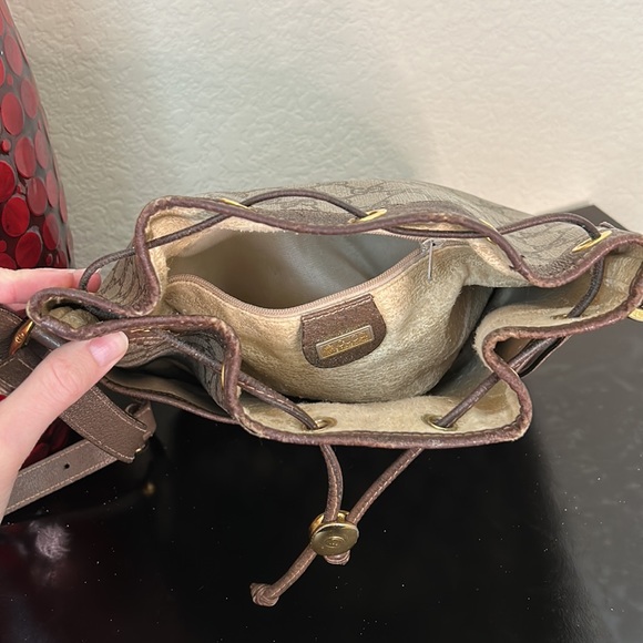 Gucci G Logo Bucket Bag with COA included - Picture 7 of 16